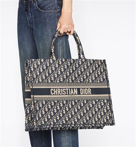 dior book tote zipper|christian Dior Book Tote 2021.